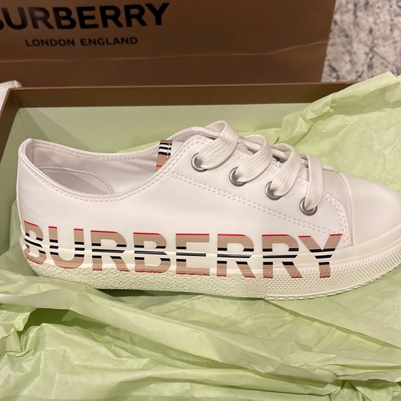 Burberry Boys Shoes - Picture 2 of 9